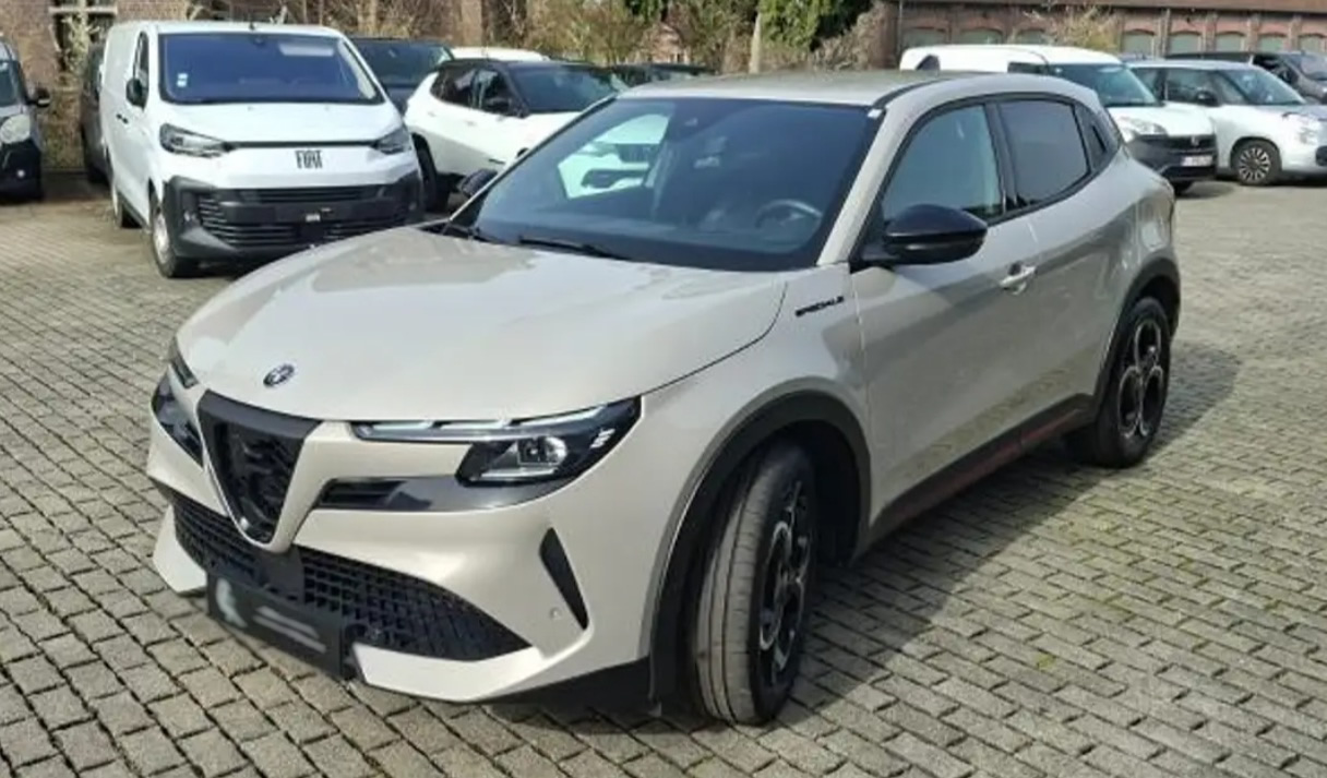 Alfa Romeo Junior Speciale 1.2 Hybrid Automaat | 2025 | 27.561 km
