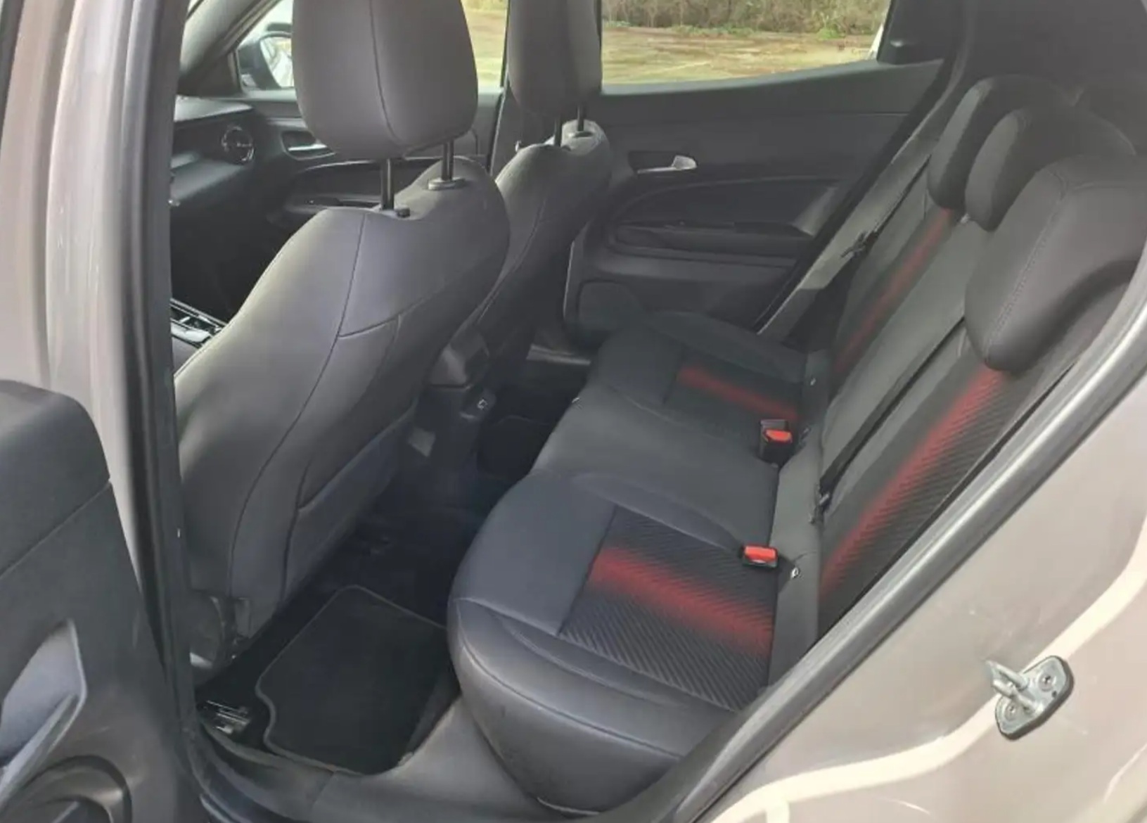 
 Alfa Romeo Junior Speciale 1.2 Hybrid Automaat | 2025 | 27.561 km full									