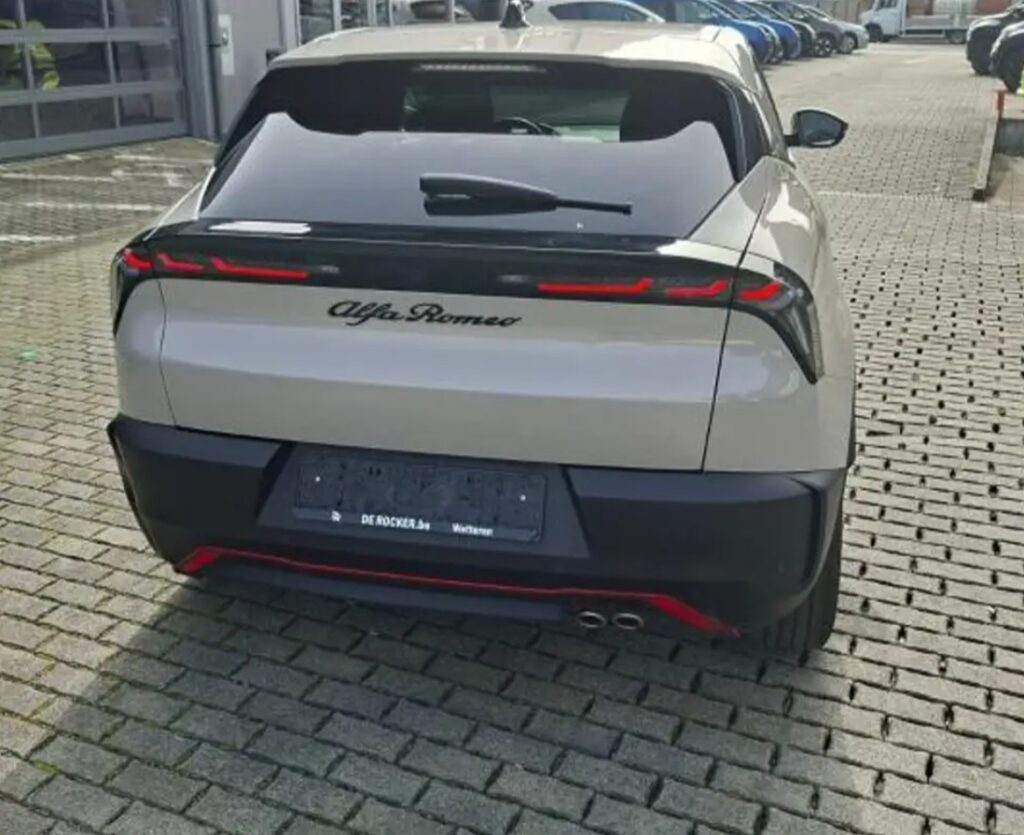 Alfa Romeo Junior Speciale 1.2 Hybrid Automaat