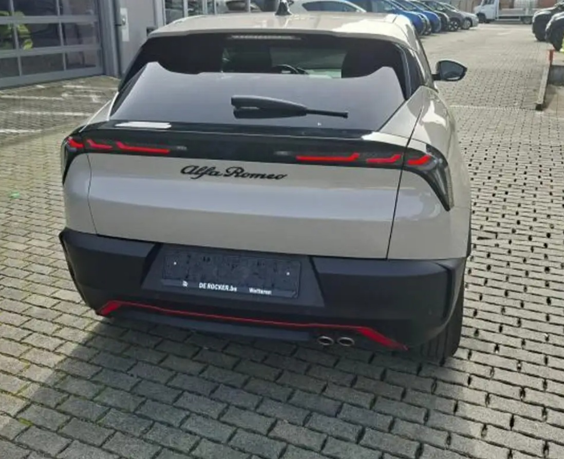 Alfa Romeo Junior Speciale 1.2 Hybrid Automaat | 2025 | 27.561 km