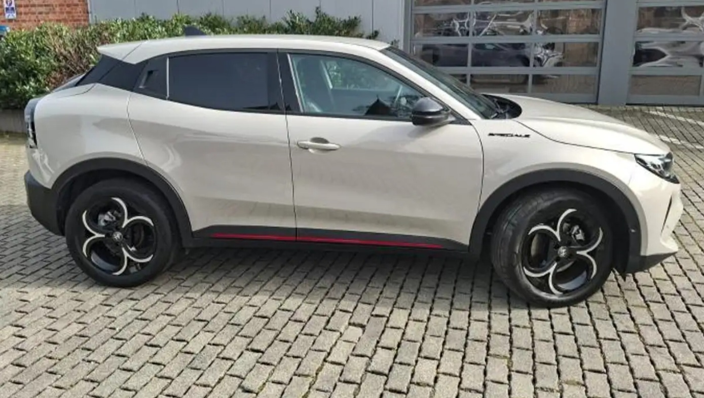 Alfa Romeo Junior Speciale 1.2 Hybrid Automaat | 2025 | 27.561 km